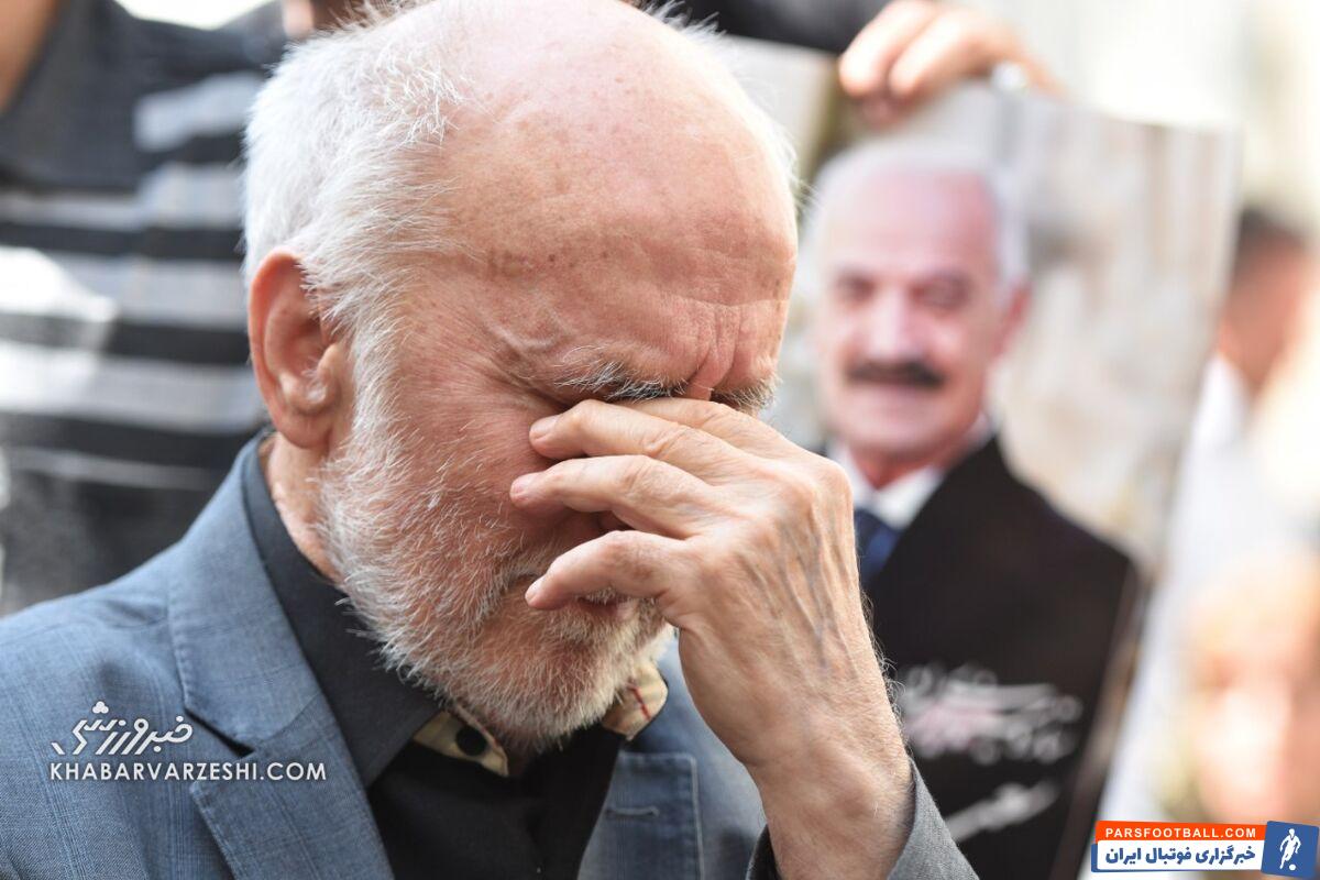 حضور پرسپولیسیها در مراسم پیشکسوت سینما/ پرچم پرسپولیس بر روی پیکر سعید راد +عکس