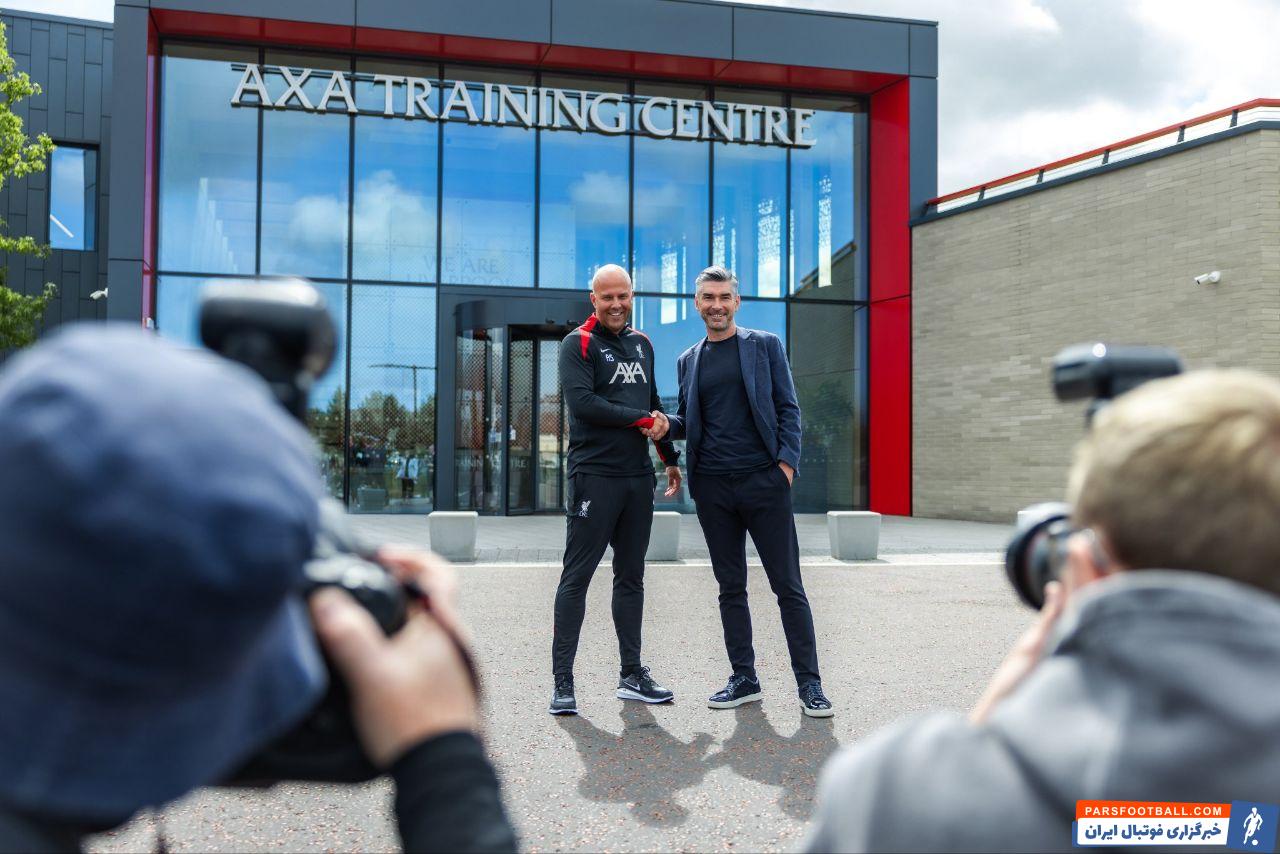 آرنه اسلوت - ریچارد هیوز