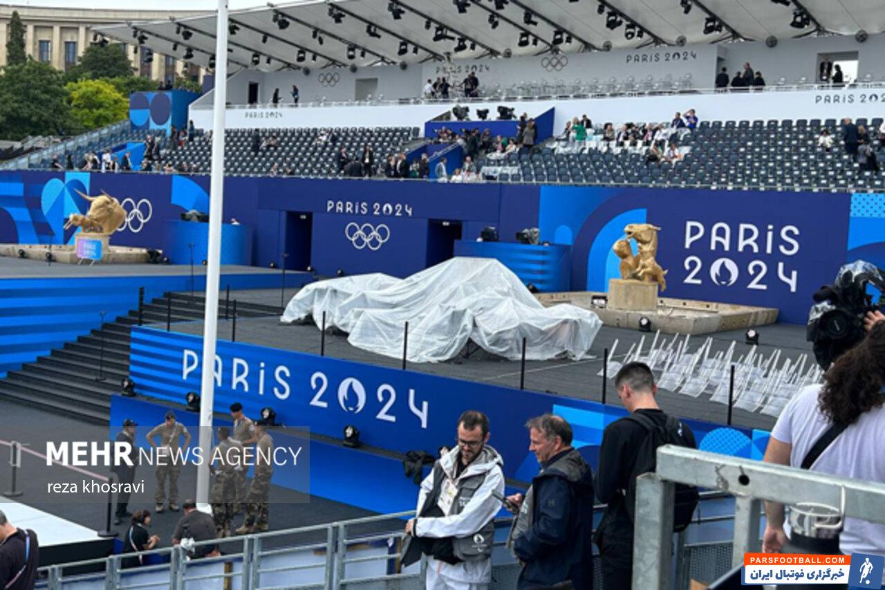 پاریس با آشفتگی به استقبال افتتاحیه رفت/ کشتی به سمت «ایفل»