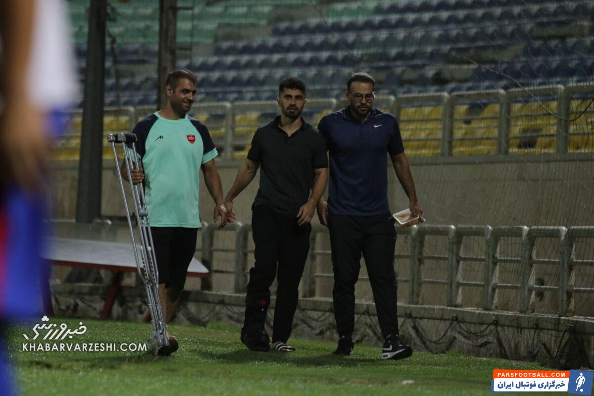 عکس| وضعیت عالیشاه بعد از شکستگی دو انگشت/ کاپیتان با آتل‌پا دیده شد