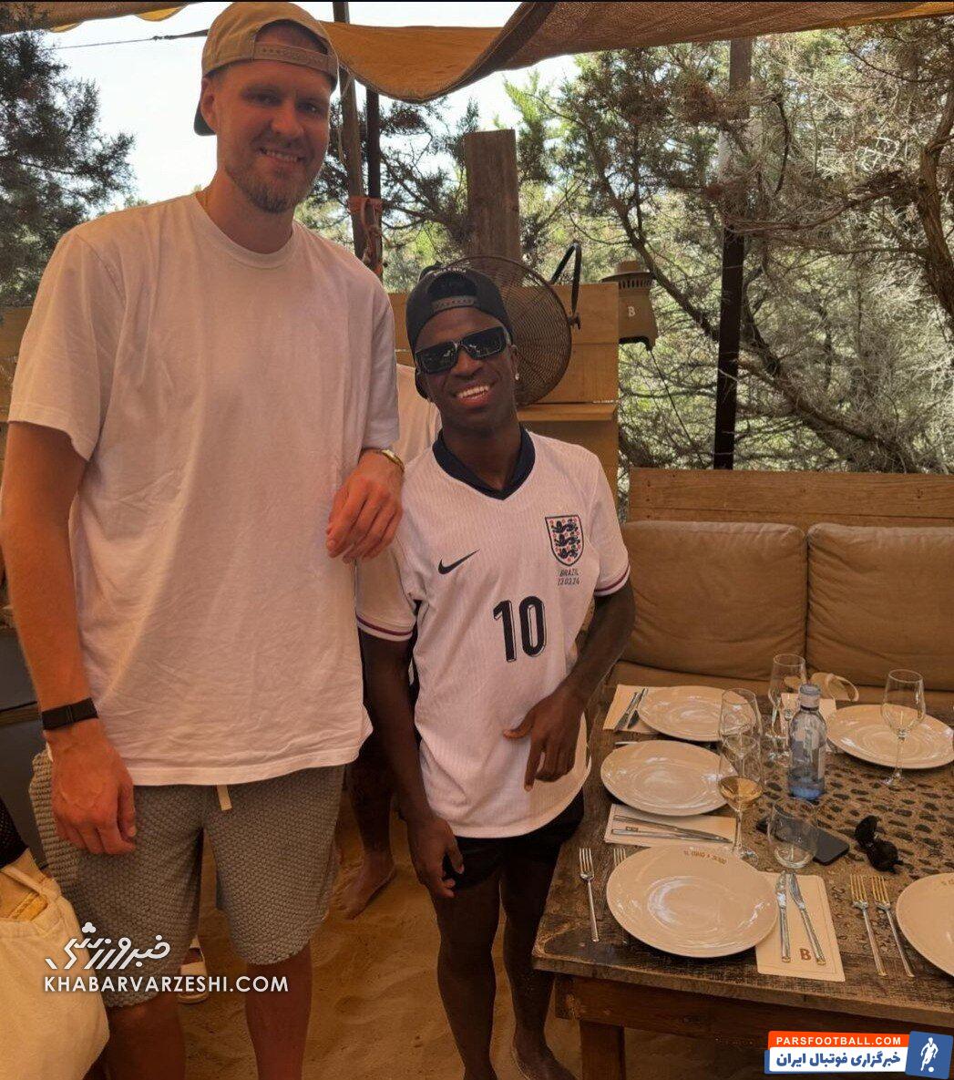 عکس| لباس تیم ملی انگلیس برتن ستاره برزیلی رئال مادرید