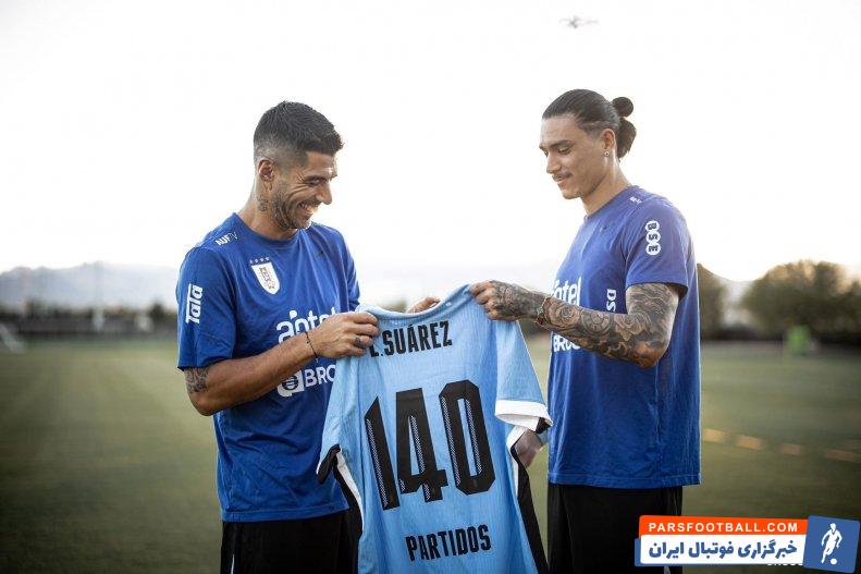 سوارز ؛ اهدای پیراهن شماره 140 به سوارز از سوی داروین نونیز