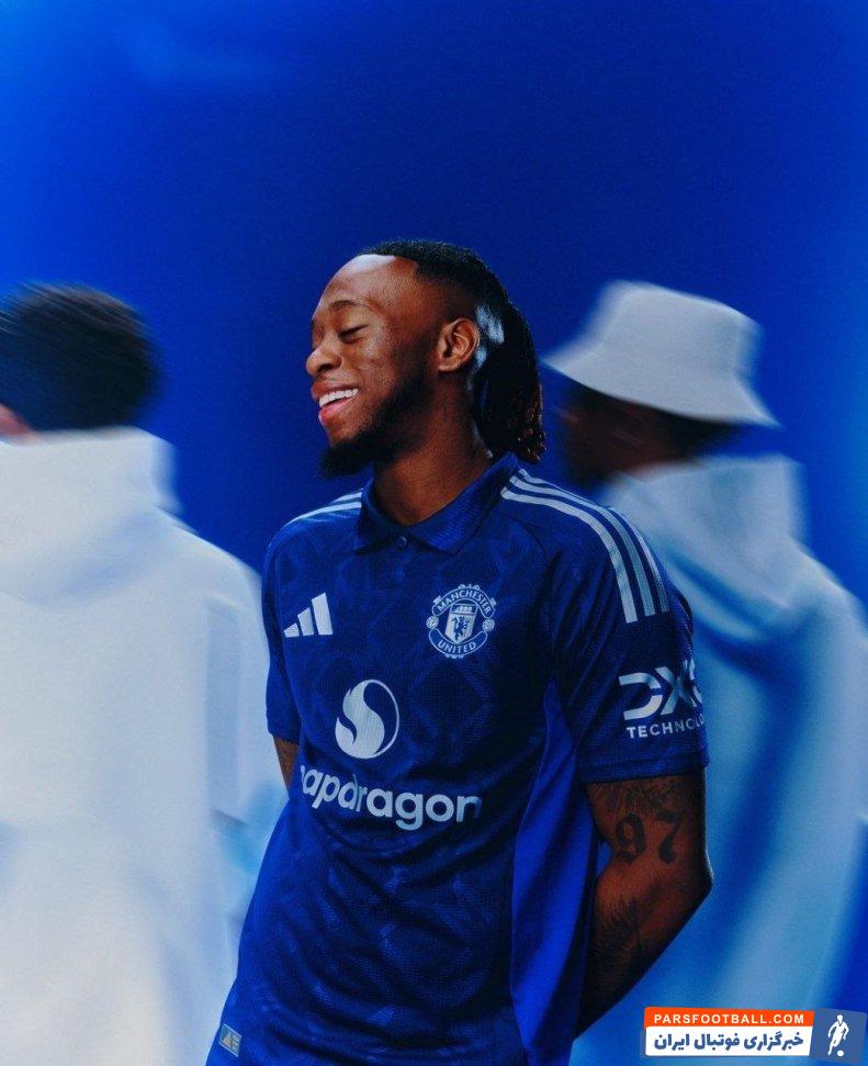 منچستریونایتد ؛ پیراهن دوم منچستریونایتد به رنگ آبی نیلی