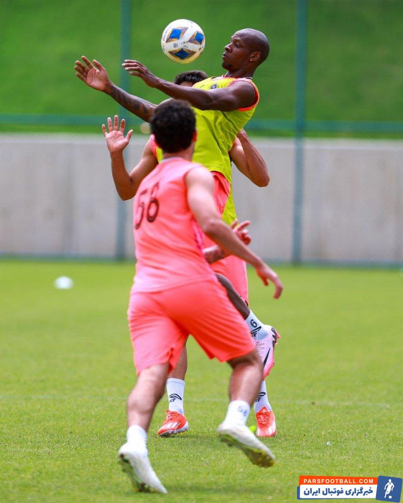 سپاهان ؛ برایان دابو و محمد کریمی میدان دار های جدید سپاهان