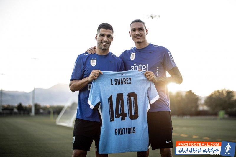 سوارز ؛ اهدای پیراهن شماره 140 به سوارز از سوی داروین نونیز 