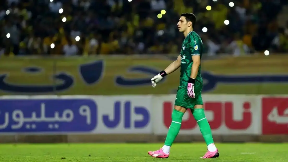 محمدرضا اخباری در دو راهی فولاد و پرسپولیس قرار دارد