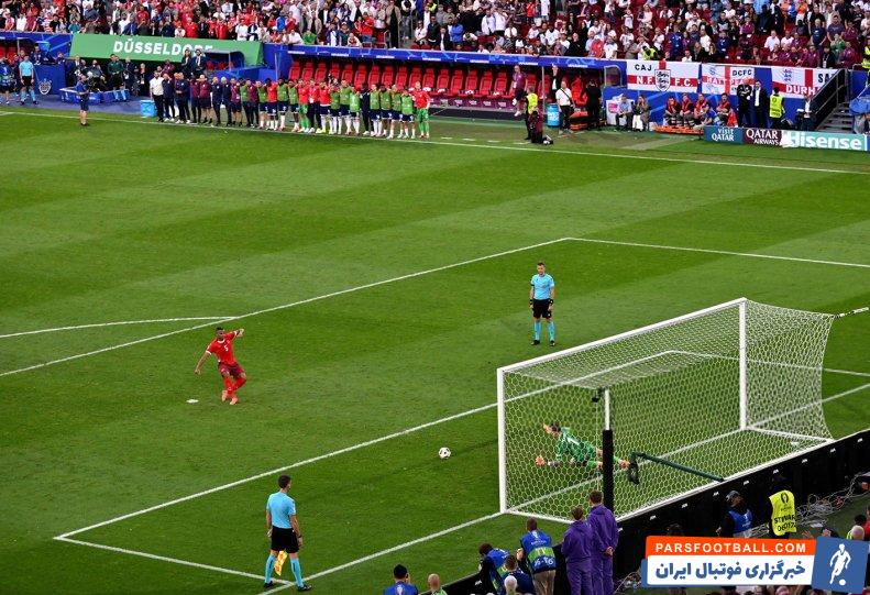 انگلیس ؛ جهت پنالتی جردن پیکفورد روی بطری جردن پیکفورد