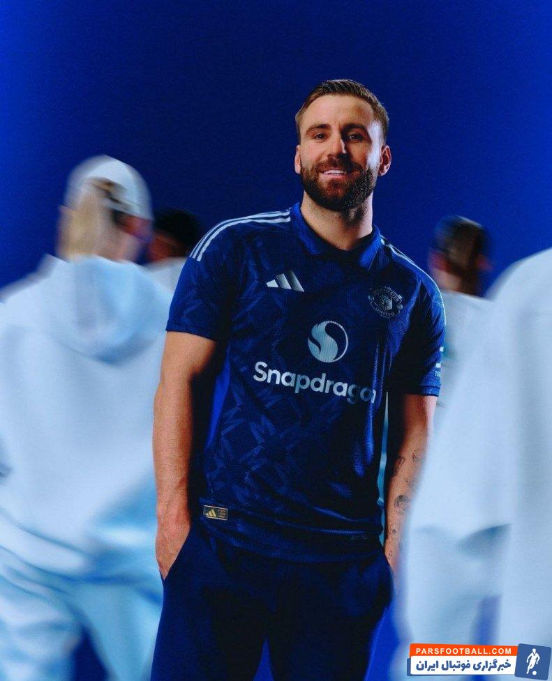 منچستریونایتد ؛ پیراهن دوم منچستریونایتد به رنگ آبی نیلی