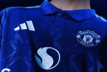 منچستریونایتد ؛ پیراهن دوم منچستریونایتد به رنگ آبی نیلی