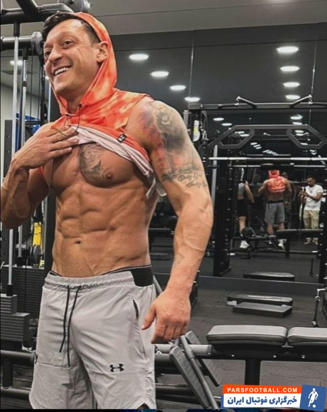 اوزیل ؛ بدنی بزرگ و عضلانی مسوت اوزیل یک سال پس از خداحافظی از فوتبال 