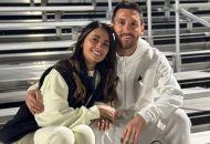 آرژانتین ؛ حضور آنتونلا، همسر مسی و فرزندانش در ورزشگاه دیدار کانادا - آرژانتین