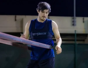 سردار آزمون مورد استقبال بازیکنان شباب الاهلی قرار گرفت