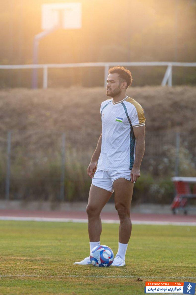 ازبکستان ؛ حضور اوستون اورونوف در تمرین ازبکستان پیش از دیدار دوستانه با نیوزیلند