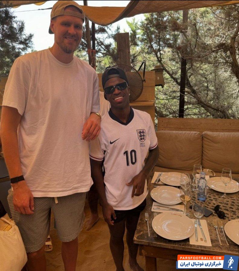 رئال مادرید ؛ وینیسیوس جونیور با پیراهن تیم ملی انگلیس در تعطیلات