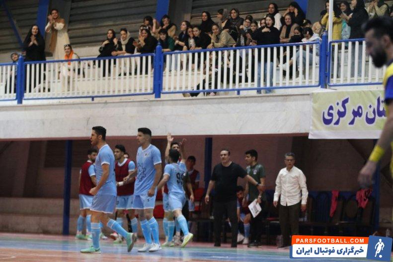 شهرداری ساوه ؛ تشویق های بی امان بانوان طرفدار شهرداری در دیدار برابر سفیرگفتمان 