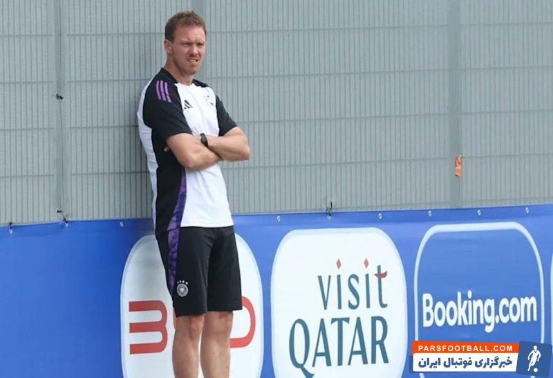 آلمان ؛ تمرین آلمان پشت فنس های بند پوشیده شده از پرده