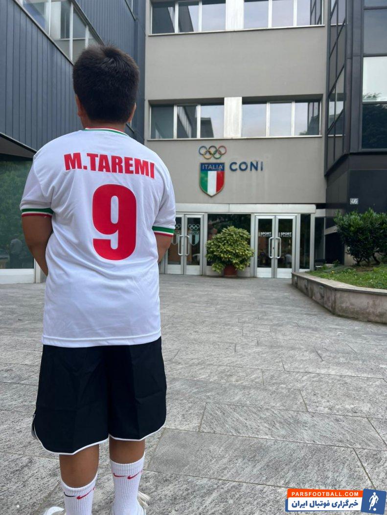 طارمی ؛ حضور تعدادی هوادار مهدی طارمی در کلینیک میلان