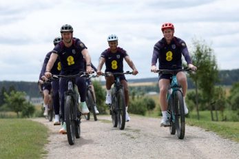 انگلیس ؛ آنالیز دیدن بلینگام ستاره انگلیس در استخر