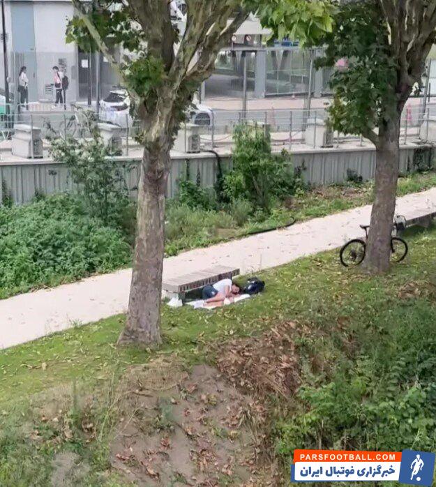 عکس| اتفاق باورنکردنی در پاریس/ قهرمان شنای المپیک در پارک خوابید