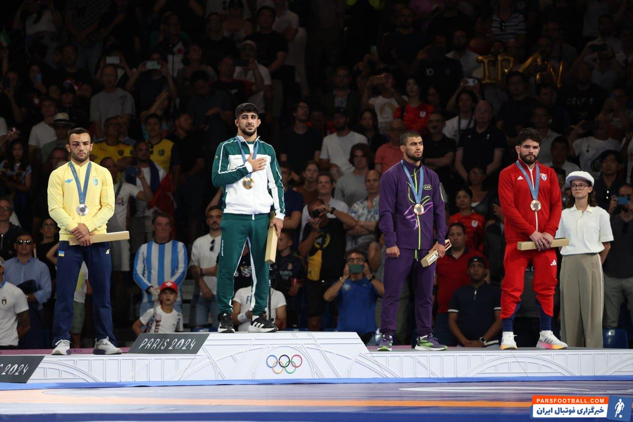 عکس | طلای خوشرنگ بر گردن پسر کشتی‌گیر ایران