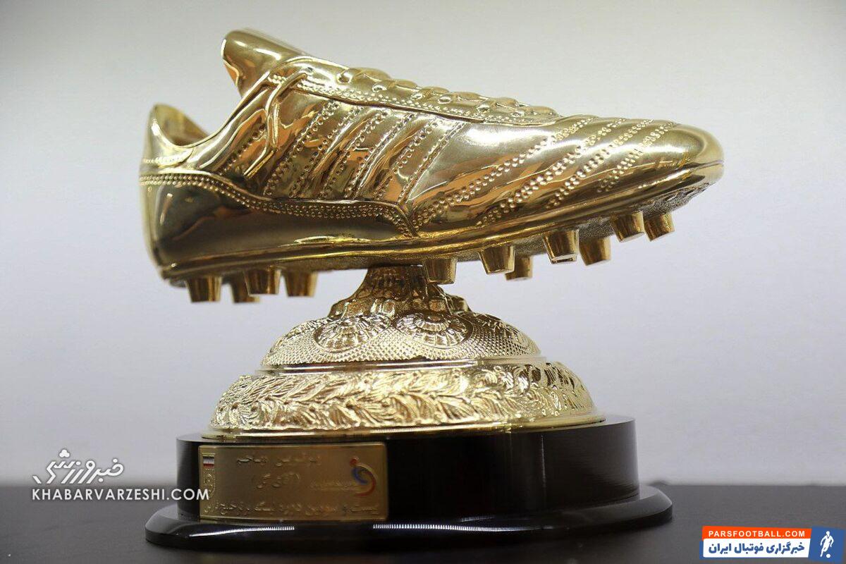 عکس| این شما و این توپ طلای فوتبال ایران/ رونمایی از دستکش و سوت طلایی