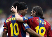 رونالدینیو : محبت لیونل مسی را فراموش نمی‌ کنم او اشکم را درآورد