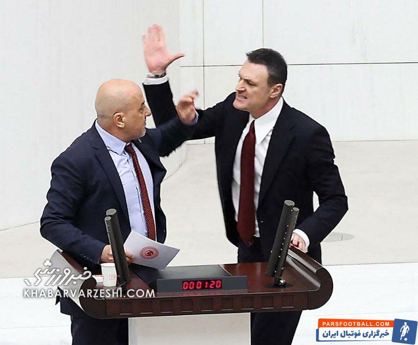 ستاره فوتبال در مجلس دست به یقه شد +عکس