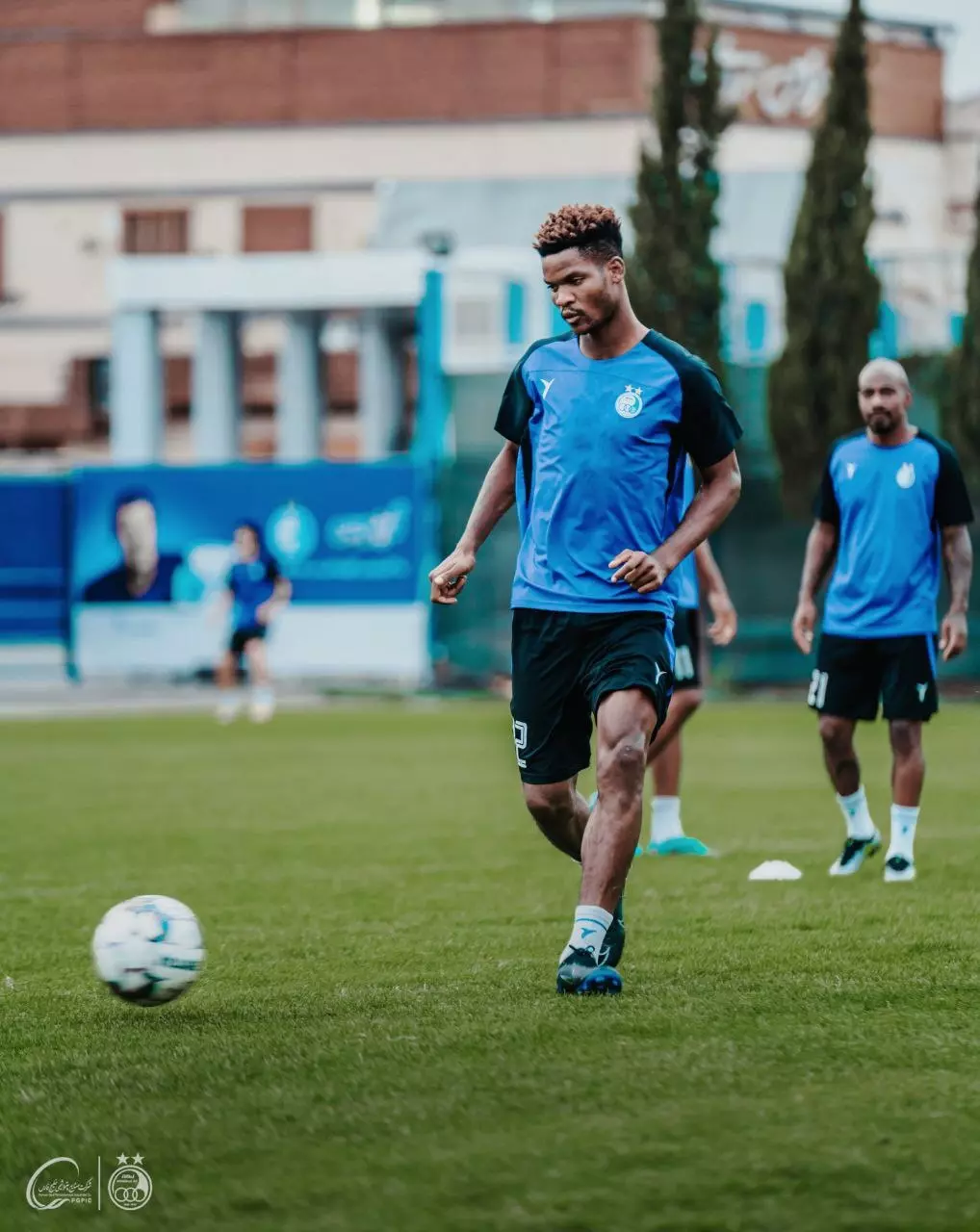 دیدیه اندونگ در تمرینات استقلال حضور پیدا کرد