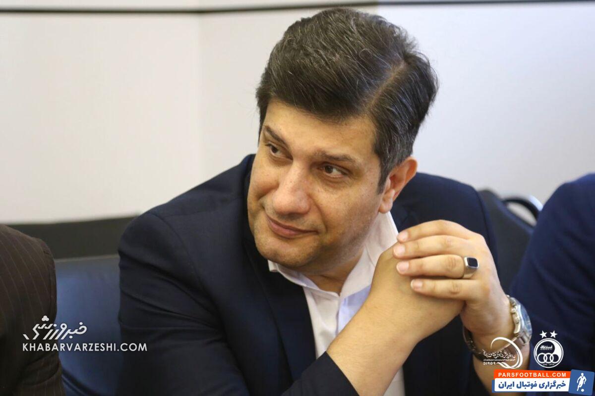 سهامداران استقلال در ساختمان هلدینگ/ مجمع عادی باشگاه آبی‌ها برگزار شد +عکس