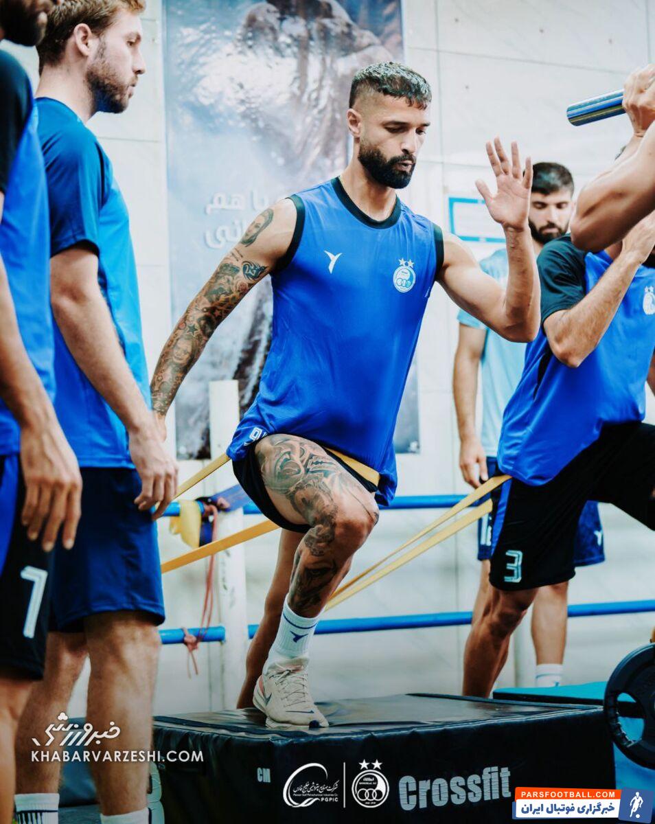 نمایی دیگر از تتوی آرمین سهرابیان/ این عکس‌ها کار دست مدافع استقلال داد!