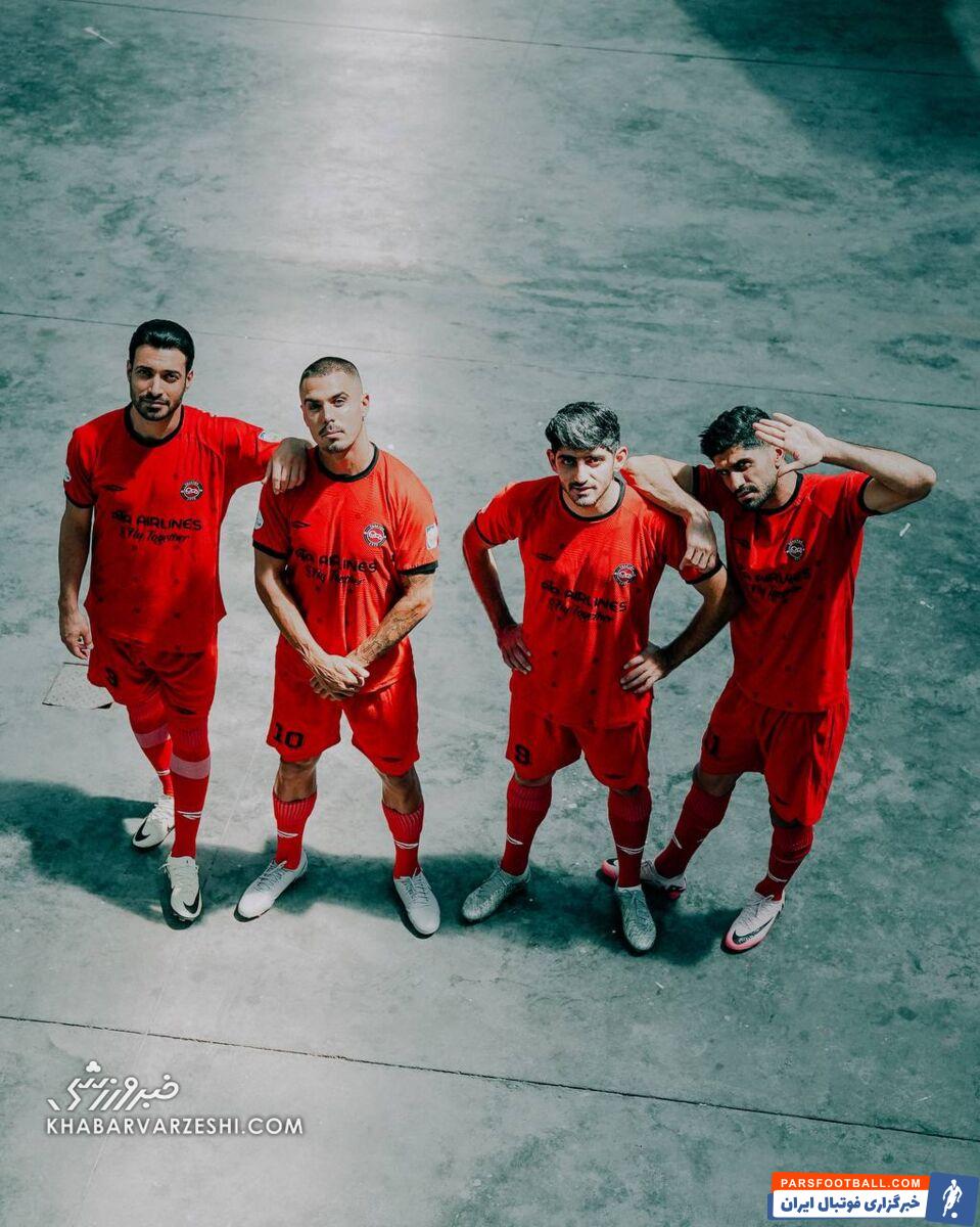 تصاویر| رونمایی متفاوت و جذاب به سبک تراکتوریها/ ستارهها در آشیانه هواپیما