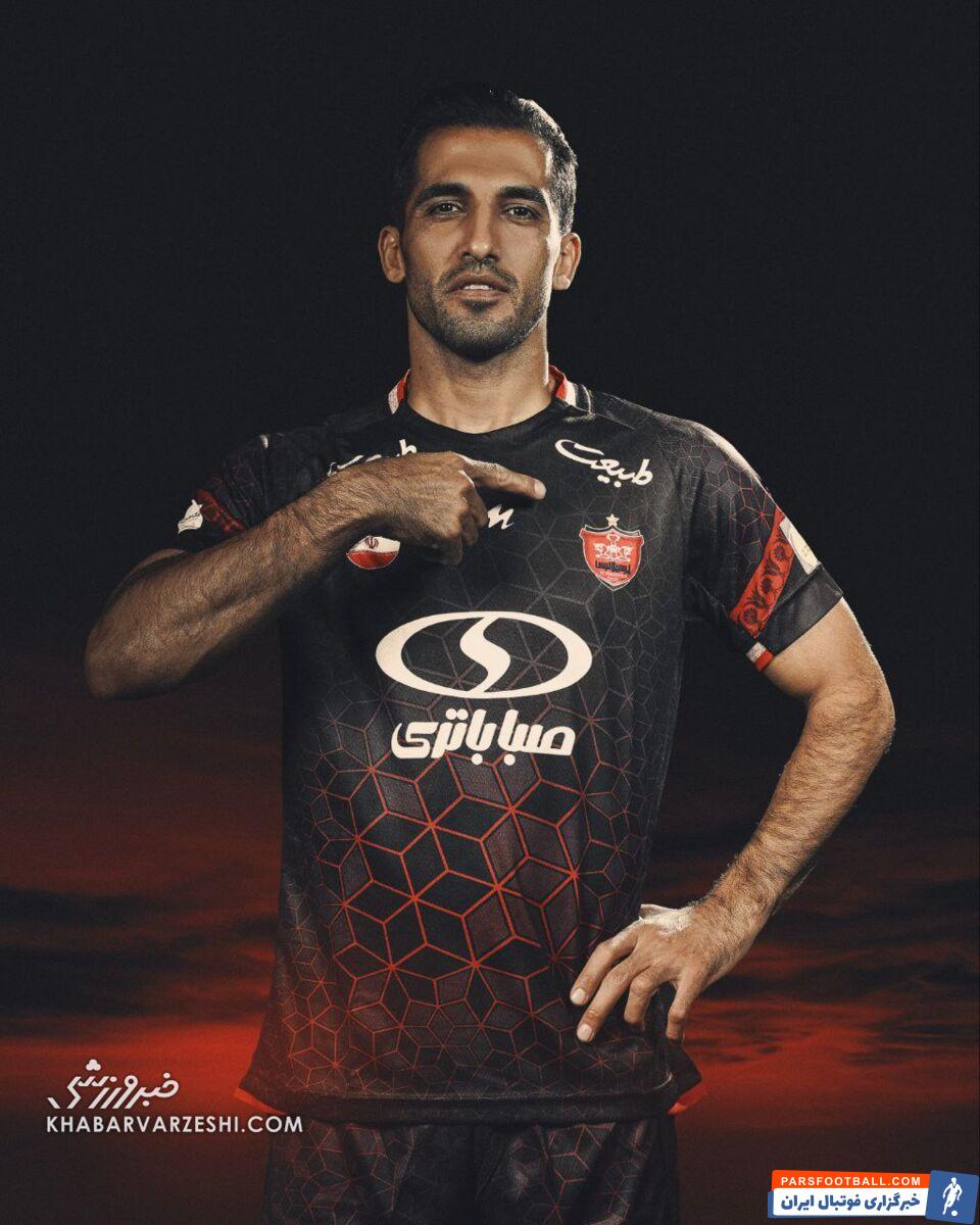 رونمایی از کیت دوم پرسپولیس قبل از بازی با تراکتور/ ستاره‌های سرخ ژست گرفتند! +عکس
