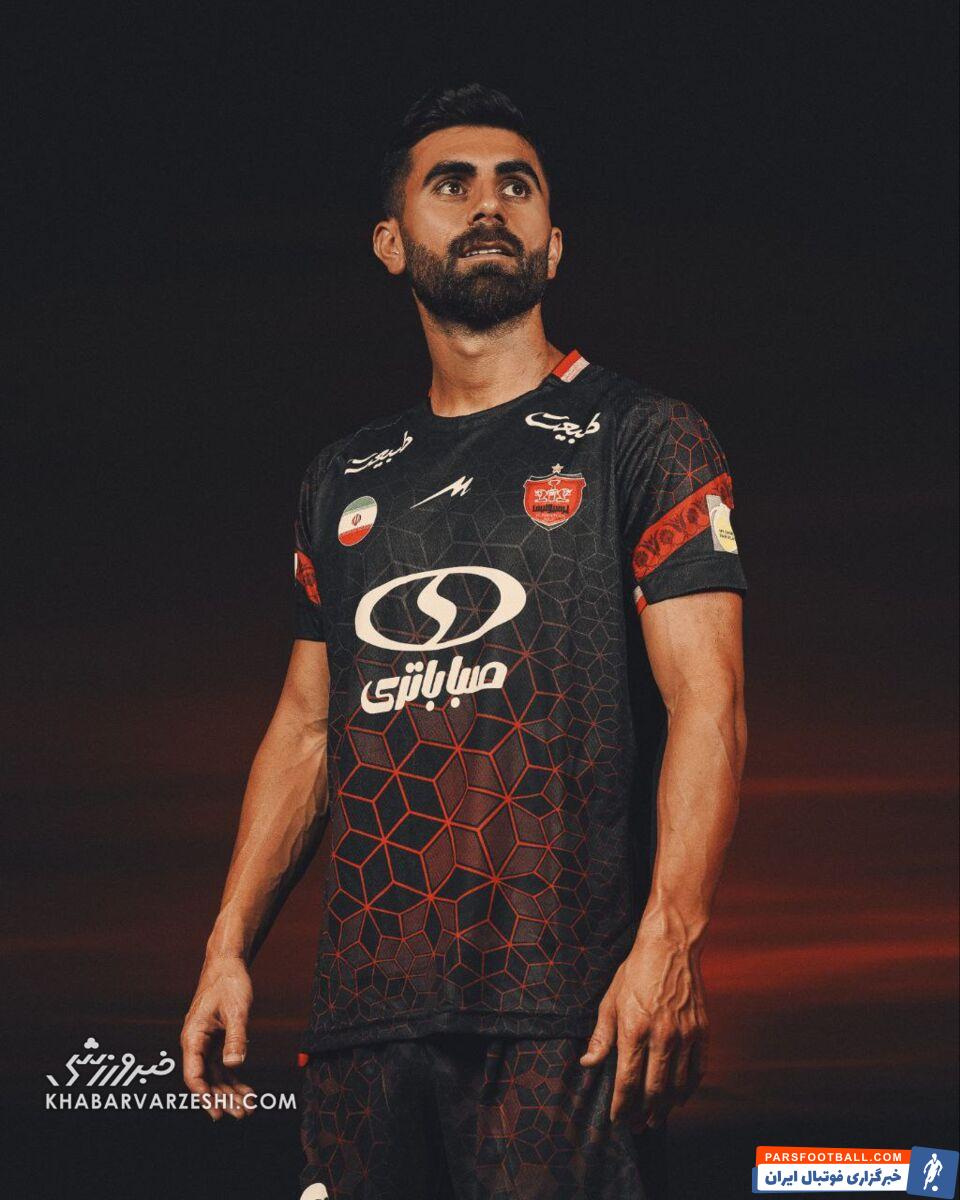 رونمایی از کیت دوم پرسپولیس قبل از بازی با تراکتور/ ستاره‌های سرخ ژست گرفتند! +عکس