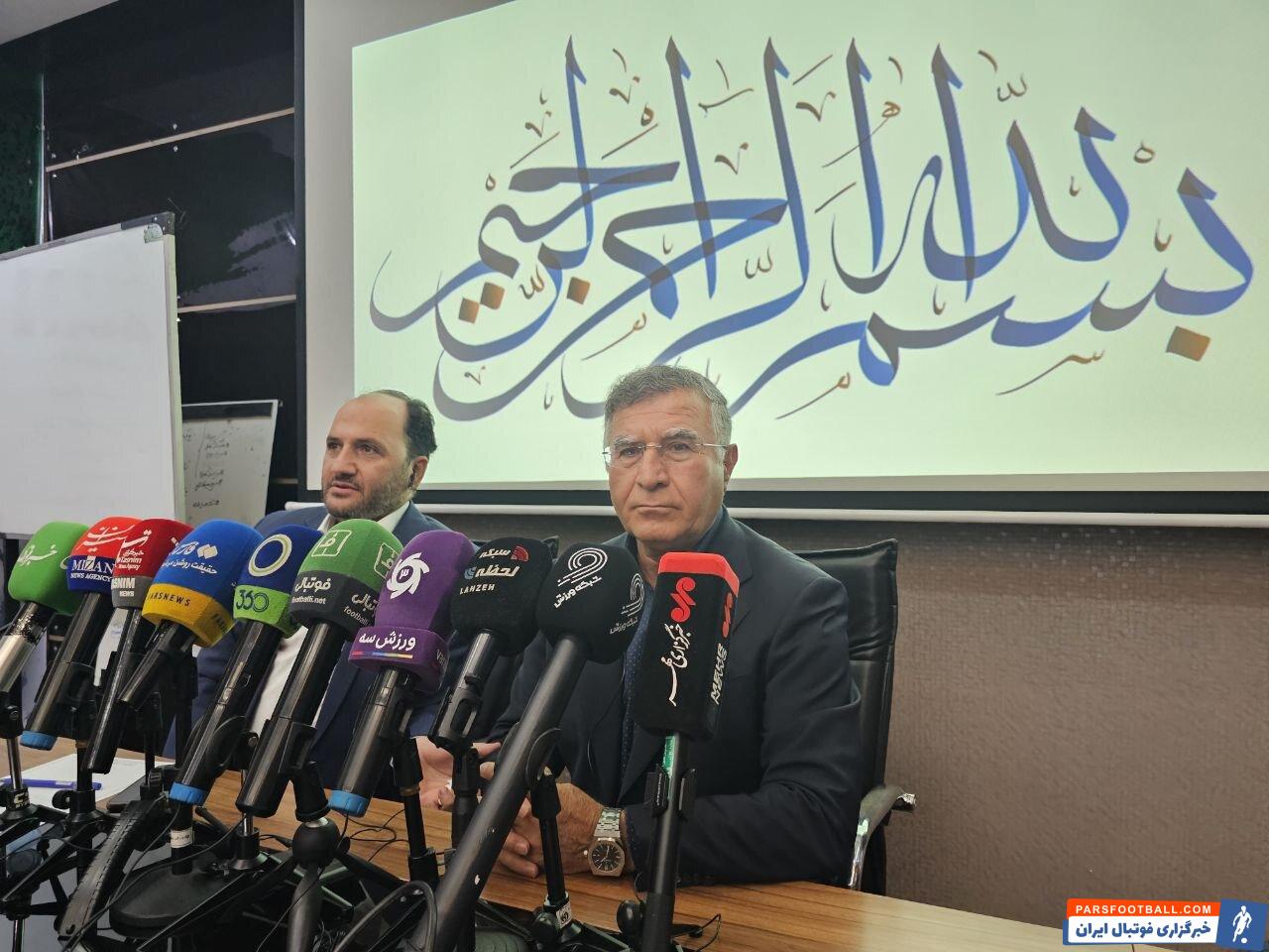 برنامه ۱۴۱۴ نماد بلندپروازی است/طرح یک سیمرغ را دادیم