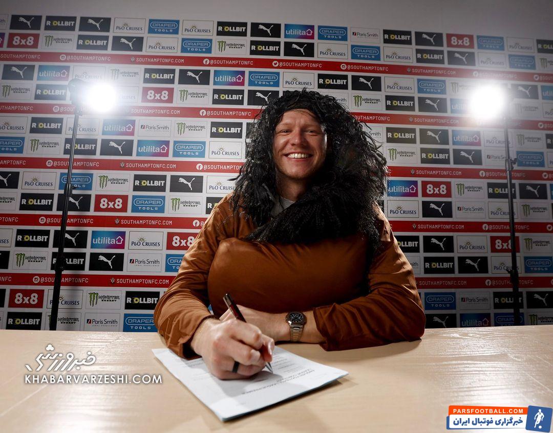 عکس| ستاره لیگ برتری با لباس هاگرید هری پاتر قرارداد بست! +ویدیو