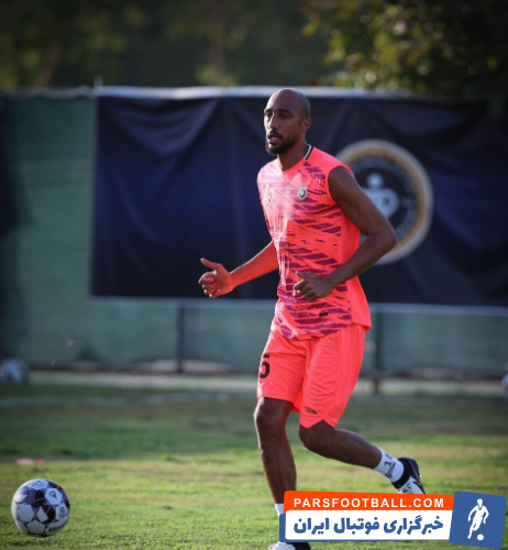 استیون انزونزی در تمرینات سپاهان حضور پیدا کرد