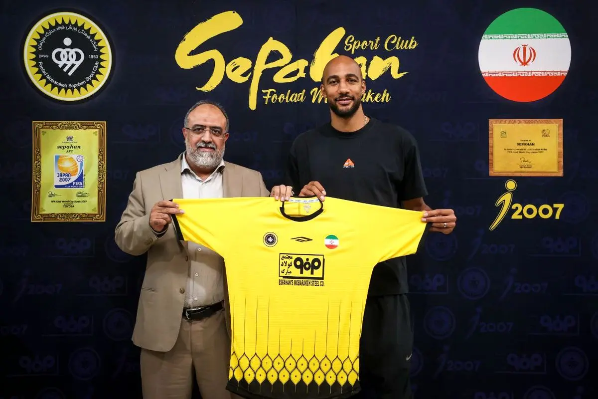 استیون انزونزی با عقد قراردادی به سپاهان پیوست