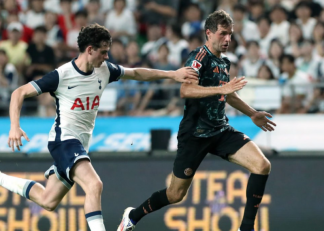 مولر ؛ توماس مولر : به این زودیها قصد بازنشسته شدن ندارم