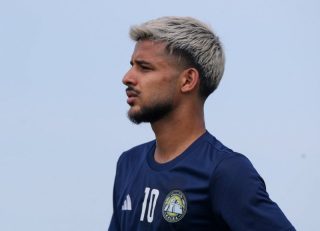 قائدی ؛ مهدی قائدی با پیراهن قرمز اتحاد کلباء در تمرین