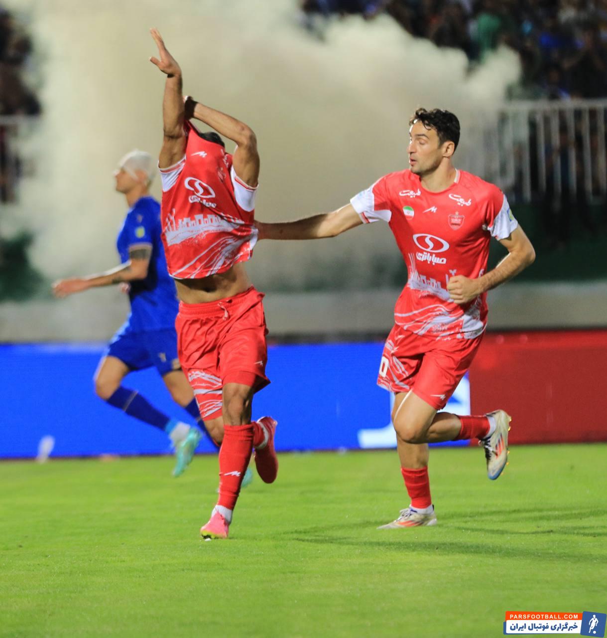 پرسپولیس ؛ تصاویری از شادی گل محمدحسین کنعانی‌زادگان پس از گلزنی به استقلال 