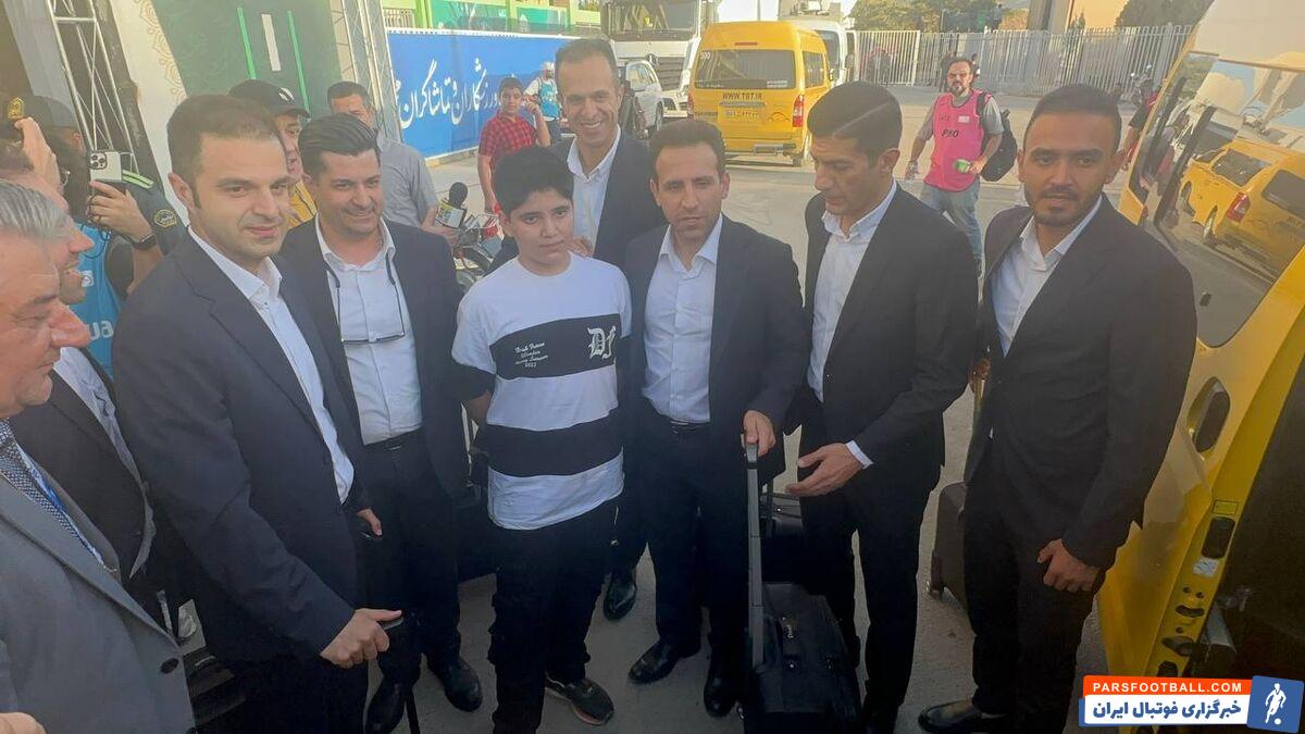 عکس| تیم داوری دربی هم طرفدار پیدا کرد/ تقاضای عکس سلفی هوادار نوجوان با بیژن حیدری +ویدیو