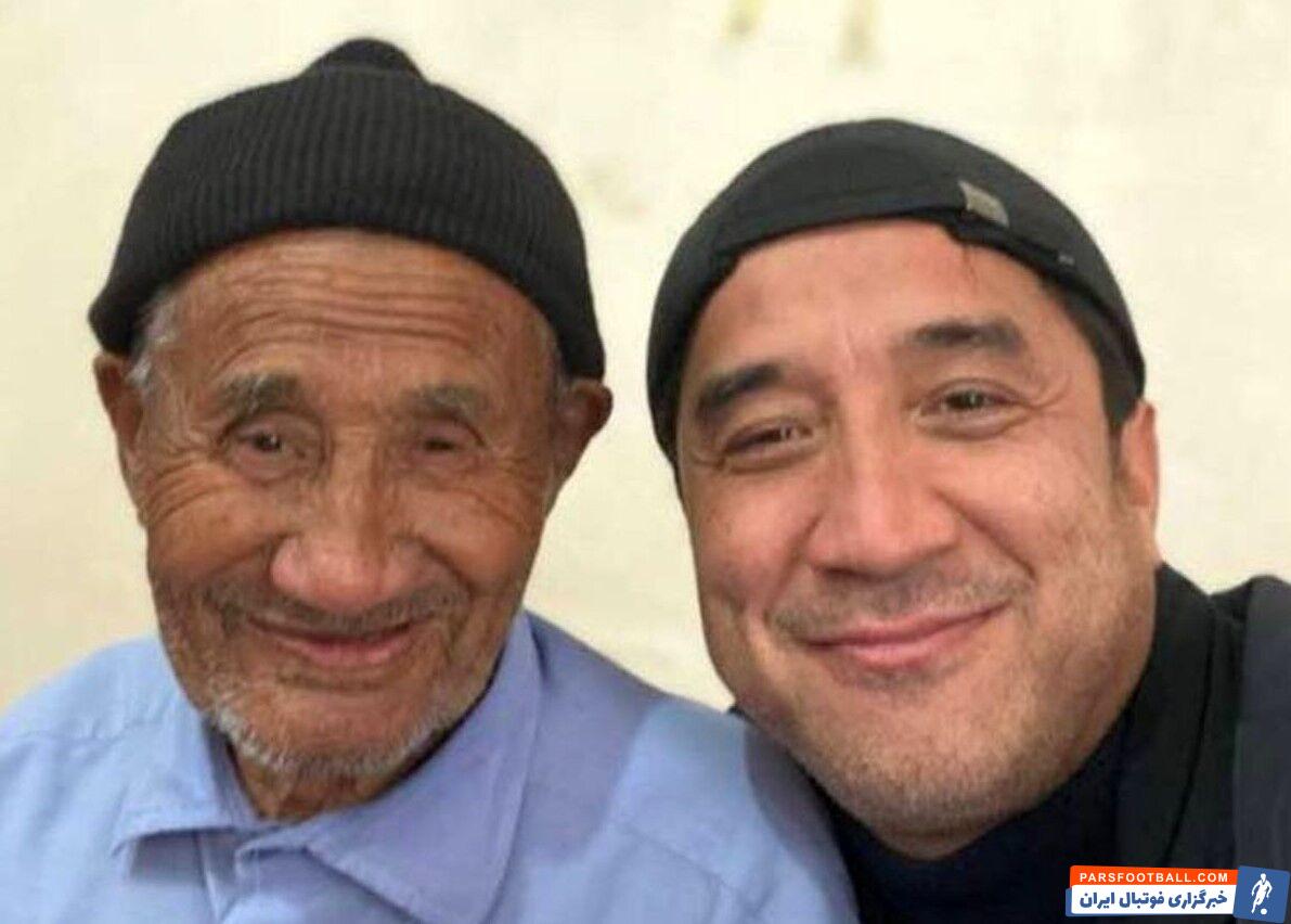 خداداد عزیزی پیشکسوت فوتبال ایران در سوگ پدر نشست