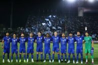 استقلال ؛ حضور هواداران استقلال در جلوی هتل محل اقامت بازیکنان در اراک