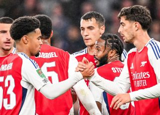 آرسنال ؛ عکس یادگاری نوجوان های آرسنال پس از برد 5 بر 1 برابر بولتون در لیگ کاپ