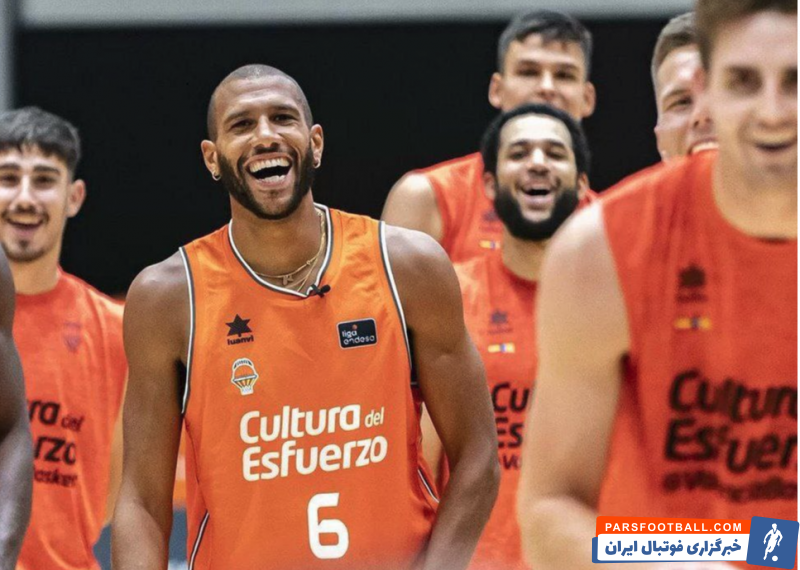 کاپو بازیکن پیشین ویارئال در تمرینات یک تیم بسکتبال دسته سومی در اسپانیا