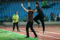 هواداران استقلال پس از باخت مقابل پرسپولیس علیه جواد نکونام شعار دادند