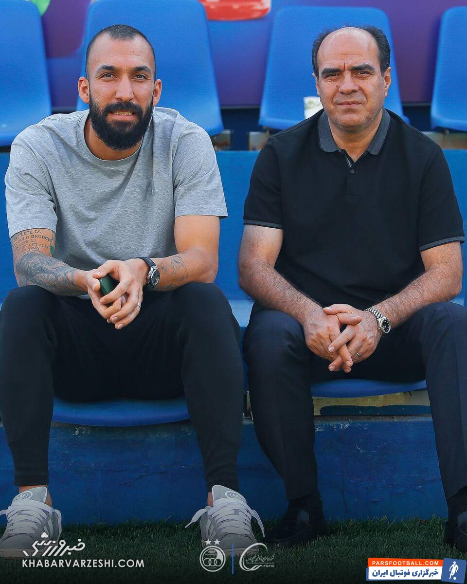 سهراب روی ستارههای استقلال زوم شد! +عکس