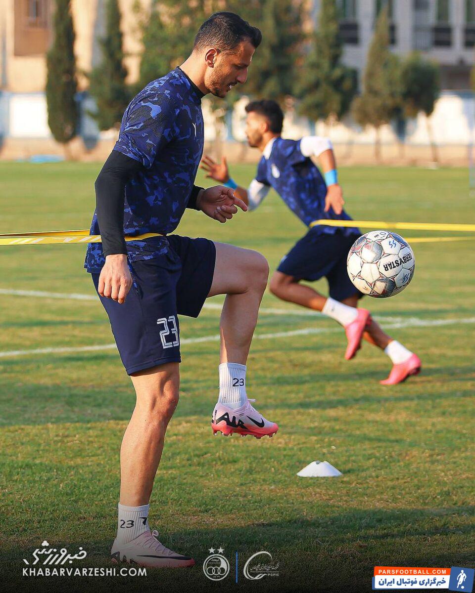 سهراب روی ستارههای استقلال زوم شد! +عکس