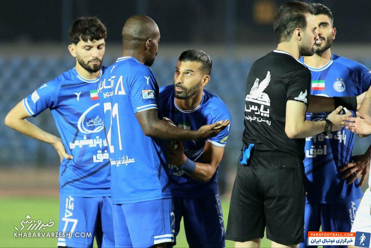 تصاویر| اختلاف در استقلال به داخل زمین هم رسید؛ جرو بحث رامین رضاییان و کاکوتا