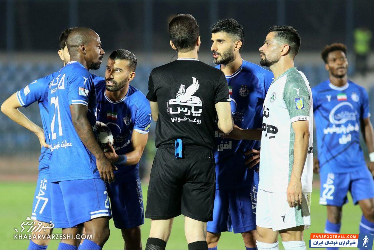 تصاویر| اختلاف در استقلال به داخل زمین هم رسید؛ جرو بحث رامین رضاییان و کاکوتا